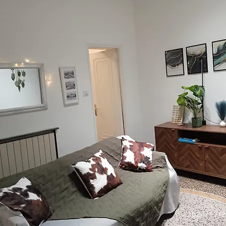 아파트 House *
